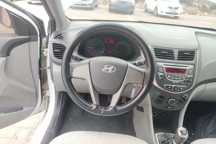 Used Hyundai Verna (older generation) 2014 1.4L Manual Smart GLS Trim