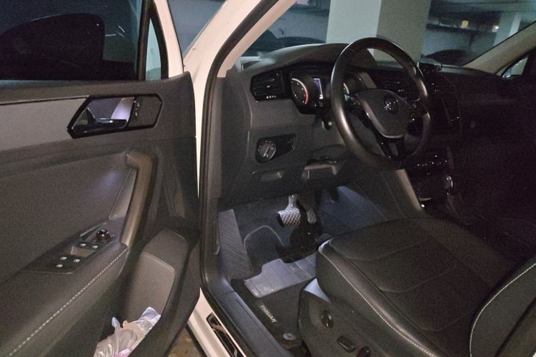 Used Volkswagen Tiguan L 2017 330TSI Automatic Two-Wheel Drive Luxury Edition Driver Seat