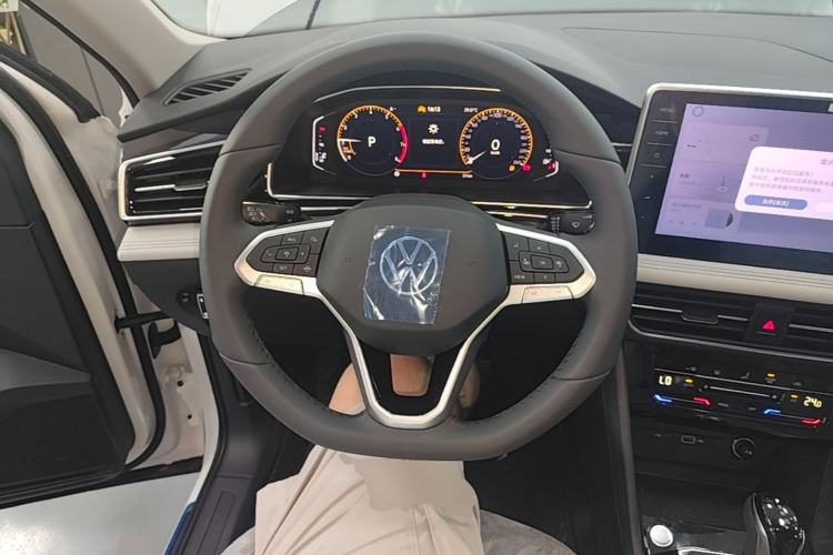 Used Volkswagen Tiguan L 2025 Model, Outstanding Version, 300TSI Automatic Two-Wheel Drive Longteng Edition
