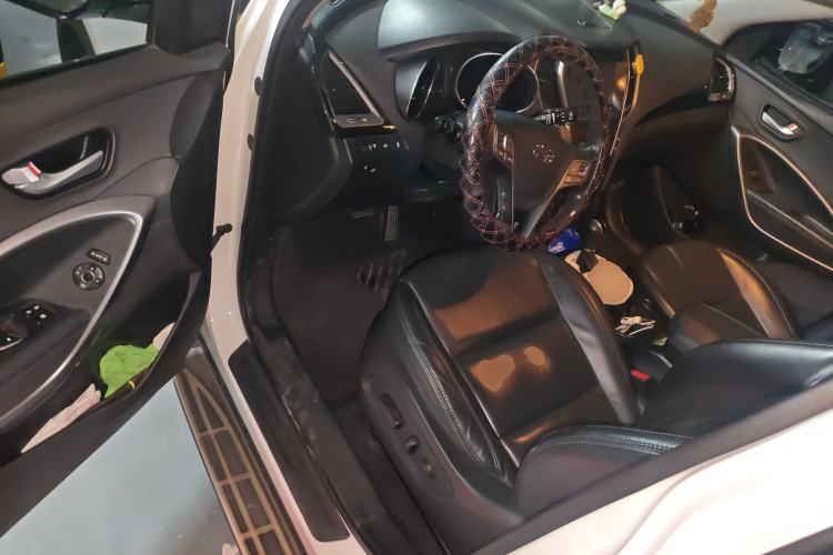 Used Hyundai Santa Fe 2013 2.4L Automatic Two-Wheel Drive Smart Version
