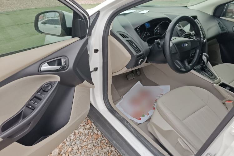 Used Ford Focus 2017 Sedan 1.6L Automatic Comfort Plus SmartDrive Edition Driver Seat