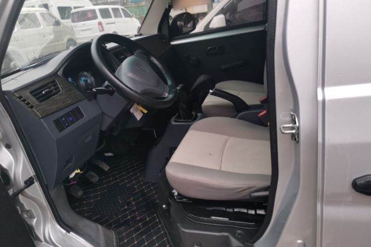 Used Jinbei Hiace X30 2023 1.5L Super-Comfortable Passenger Van 5/6/7-Seater Non-Air-Conditioned Version Model SWC15M