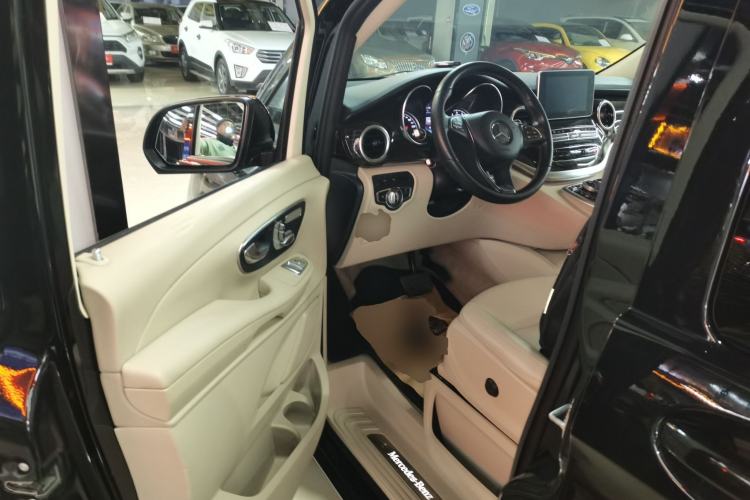 Used Mercedes-Benz V-Class 2018 V 260 Avantgarde Edition China VI