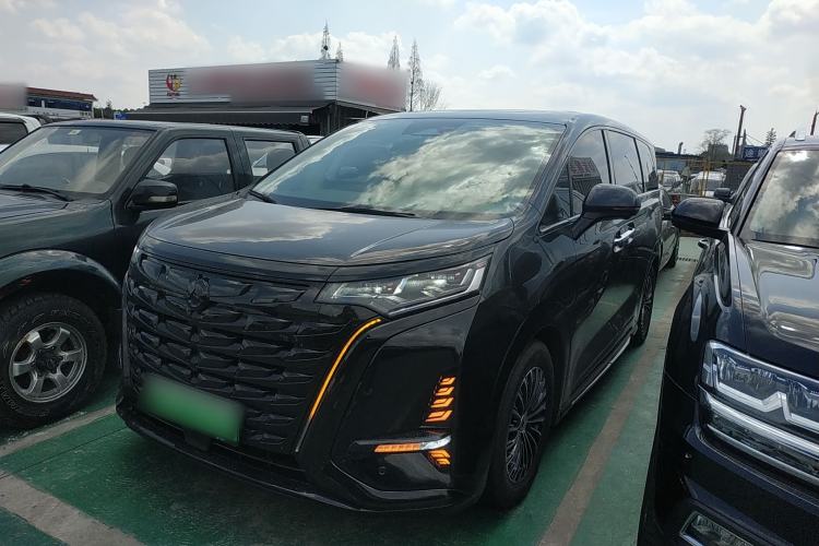 Used Denza D9 2022 DM-i 1040 Prestige Model