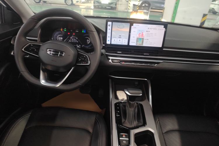 Used Geely Auto Emgrand 2023 4th Generation Champion Edition 1.5L CVT Prestige Model Center Console