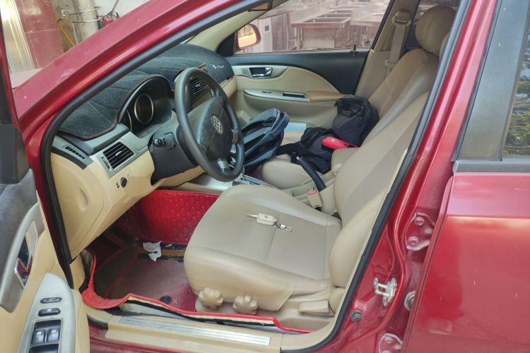 Used Buick Excelle 2013 1.5L Automatic Classic Model
