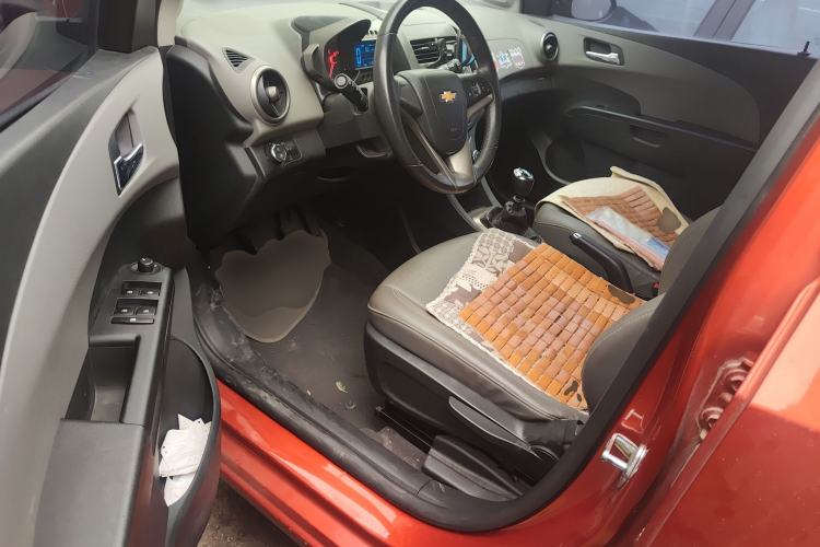 Used Chevrolet Aveo Sonic 2011 Hatchback 1.6L MT SX Driver Seat