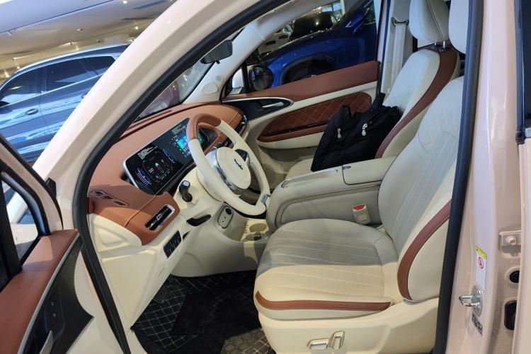 Used ORA Good Cat 2023 401 km Standard Range Premium Version Lithium Iron Phosphate
