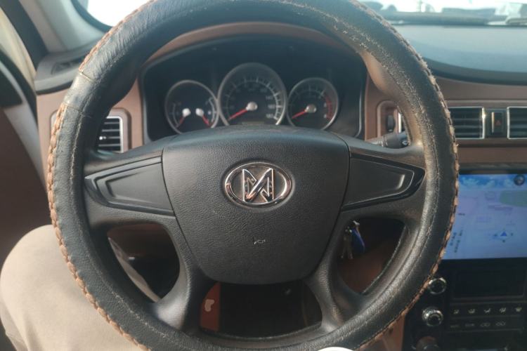 Used JDMC T5 2014 2.4T Two-Wheel-Drive Elite Version with Extended Wheelbase Model 4D25