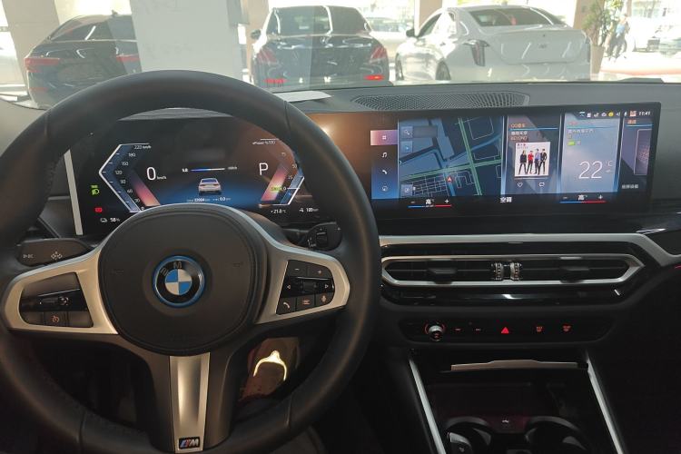 Used BMW i3 2022 eDrive 35 L Center Console