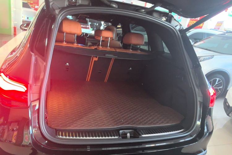 Used Mercedes-Benz GLC 2023 Facelift GLC 260 L 4MATIC Dynamic Version 5 Seats