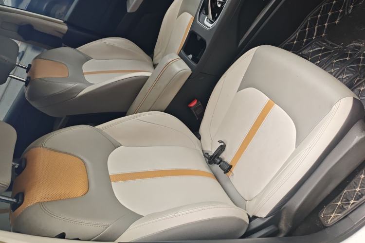 Used Dongfeng Aeolus E70 2023 PRO Smart Drive Edition Right Front Seat