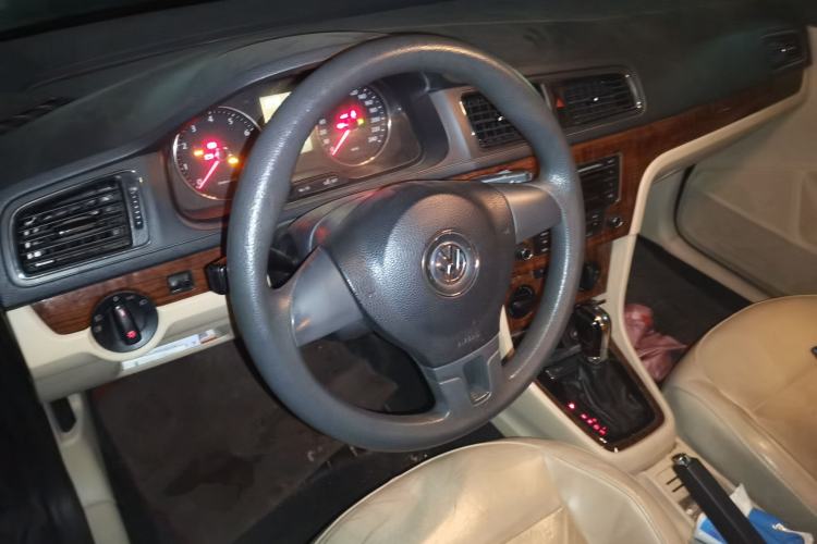 Used Volkswagen Lavida 2013 Restyled Classic 1.6L Automatic Comfort Edition Steering Wheel