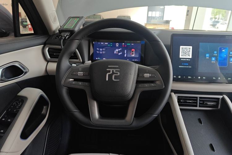 Used BYD Yuan UP 2025 Intelligent Driving Version 401 KM Dynamic Edition Steering Wheel