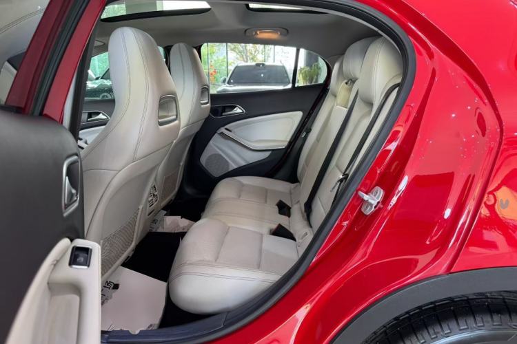 Used Mercedes-Benz GLA 2016 GLA 220 4MATIC Fashion Edition Left Rear Seat