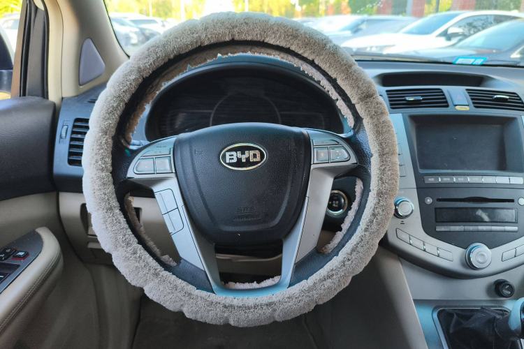 Used BYD S6 2013 Jingyue Edition 2.0L Manual Luxury Model 5 Seats
