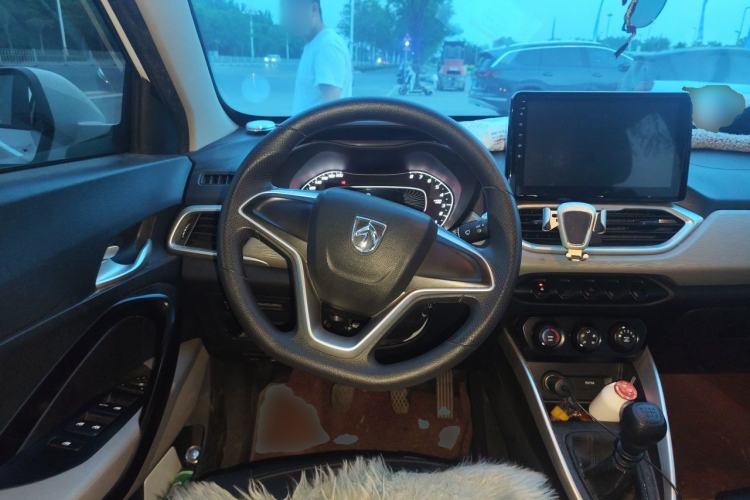 Used Baojun 510 2017 1.5L manual Comfort trim
