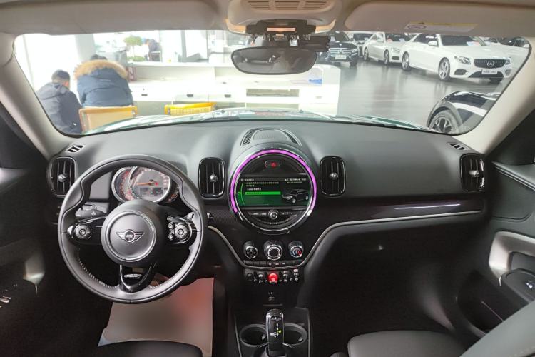 Used MINI Countryman 2019 1.5T COOPER Artist Weekend Travel Edition Interior 2