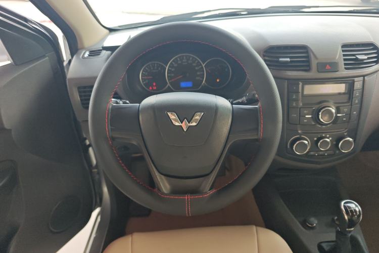 Used Wuling Hongguang 2014 1.5L S Standard Version
