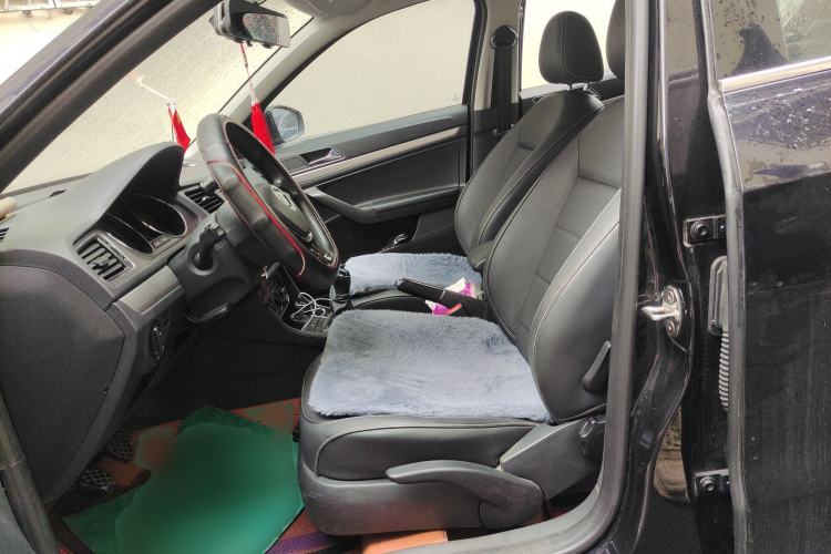 Used Volkswagen Lavida 2015 1.6L Manual Comfort Edition
