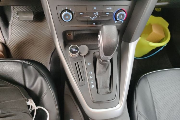 Used Ford Focus 2015 Hatchback 1.6L Automatic Comfort Model Gear Lever