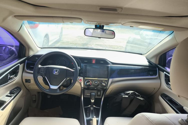 Used Honda Crider 2015 1.8L automatic luxury edition Center Console