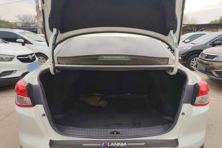 Used Nissan Lannia 2016 1.6L CVT Smart Cool Edition Trunk