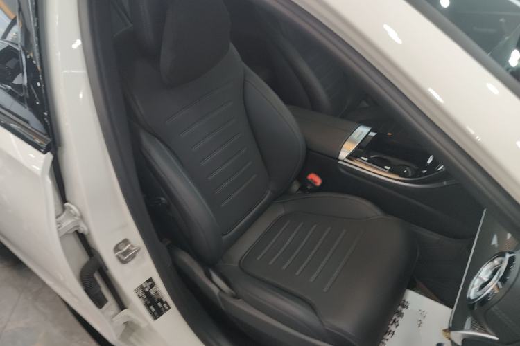 Used Mercedes-Benz C-Class 2024 Second Facelift C 260 L Starry Night Sport Edition Right Front Seat