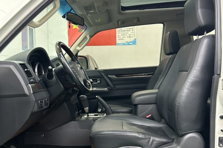 Used Mitsubishi Pajero 2018 V87 3.8L 3-Door GLS U.S.-Spec Model
