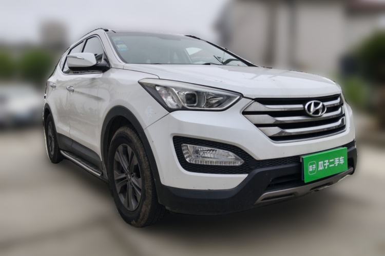 Used Hyundai Santa Fe 2015 2.0T Automatic Two-Wheel Drive Smart Version 5 Seats Front Right 45 Deg