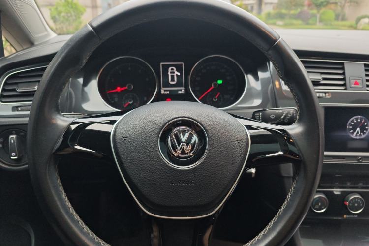 Used Volkswagen Golf 2017 1.6L Automatic Comfort Million-Vehicle Anniversary Edition
