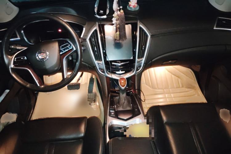 Used Cadillac SRX 2013 3.0L Luxury Model Center Console