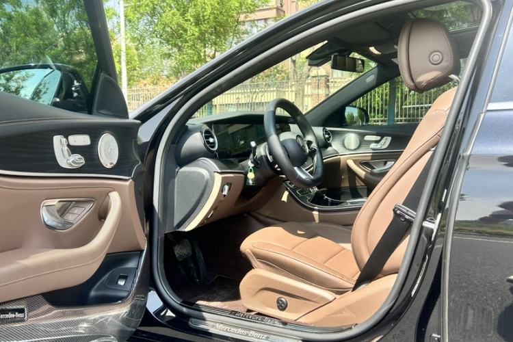 Used Mercedes-Benz E-Class 2023 E 300 L Sport Luxury Edition Interior 4