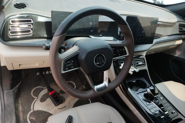 Used BYD Qin PLUS 2023 Champion Edition DM-i 55KM Leading Model Center Console