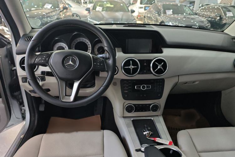 Used Mercedes-Benz GLK-Class 2013 GLK 300 4MATIC Dynamic Sunroof Model
