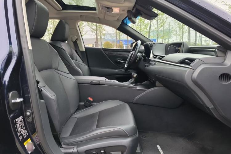 Used Lexus ES 2018 300h Premier Edition China VI Standard