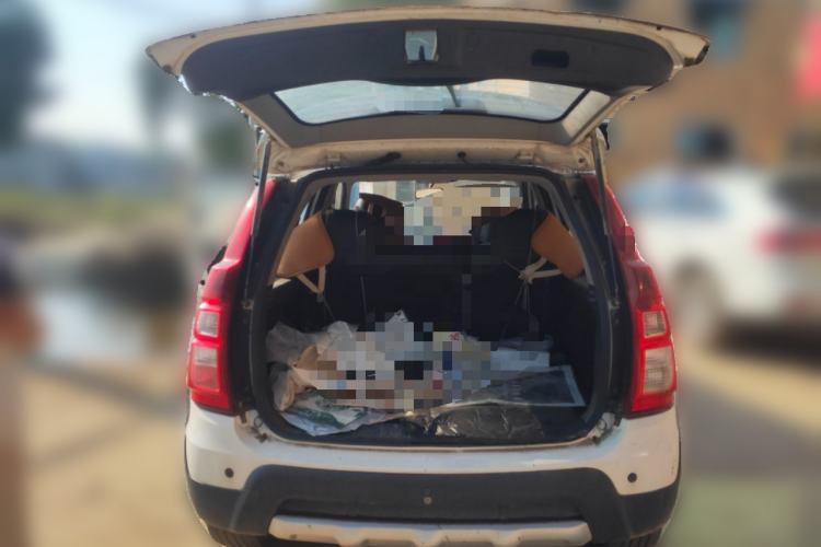 Used FORTHING Joyear X5 2013 1.6L Manual Luxury Model China IV Standard
