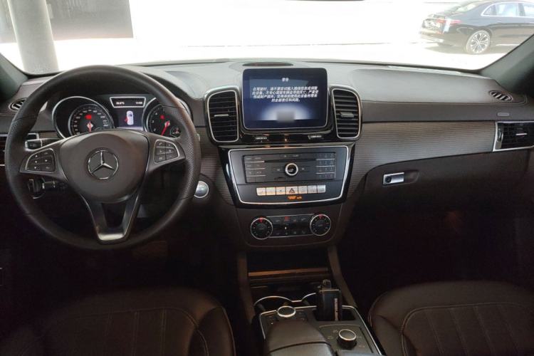 Used Mercedes-Benz GLE 2019 GLE 320 4MATIC Dynamic Edition Prestige Model Center Console