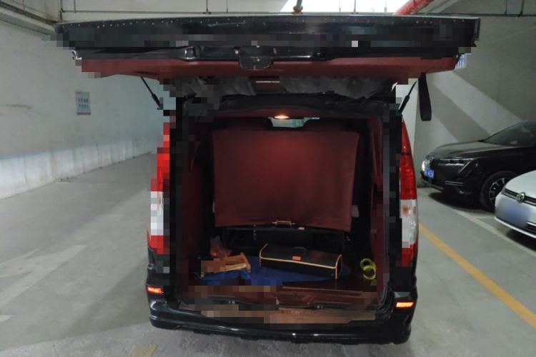 Used Mercedes-Benz Vito 2011 2.5L 7-seater executive version Trunk