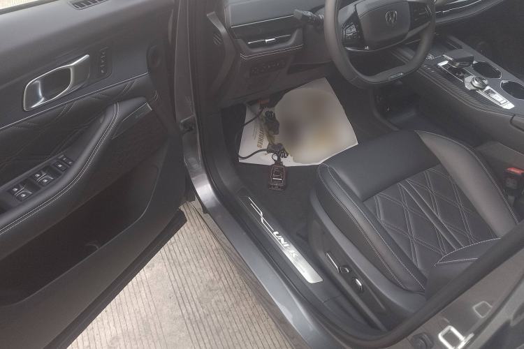 Used Changan UNI-K iDD 2024 ZhiDian iDD 1.5T 135km Smart Leading Model