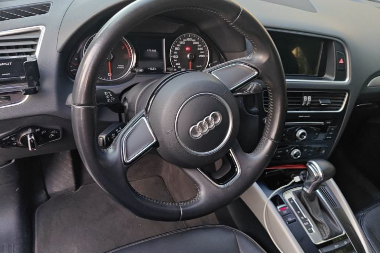 Used Audi Q5 2016 40 TFSI Trendy Edition Steering Wheel