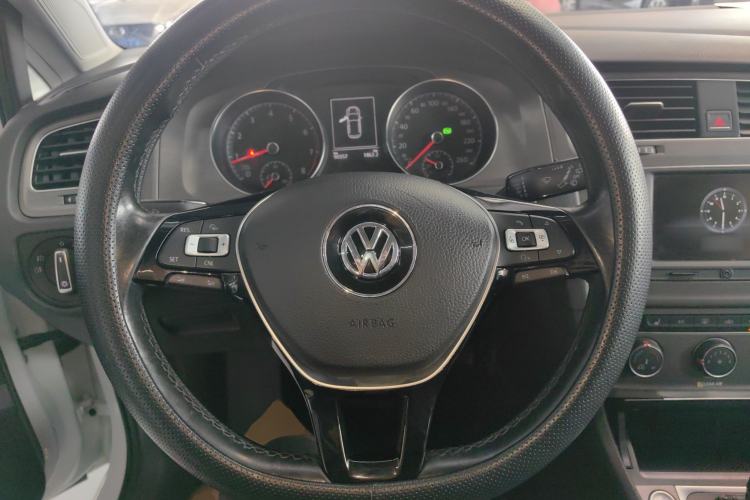 Used Volkswagen Golf 2016 230TSI Automatic Luxury Version
