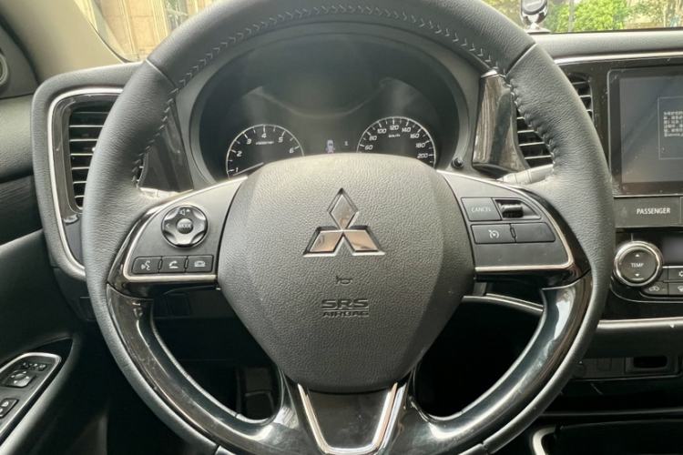 Used Mitsubishi Outlander 2020 2.0L Two-Wheel Drive Enjoyment Version 5 Seats Steering Wheel