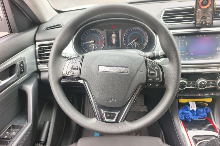 Used Haval H2 2018 Chuanxiang Edition Blue Badge 1.5T Manual Two-Wheel Drive Fashionable Model