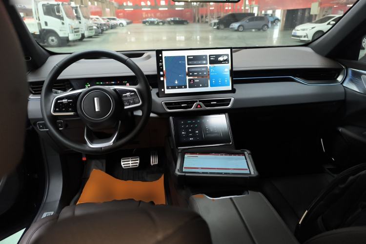 Used Wey Mocha New Energy 2024 Hi4 Four-Wheel Drive Long-Range Version Center Console