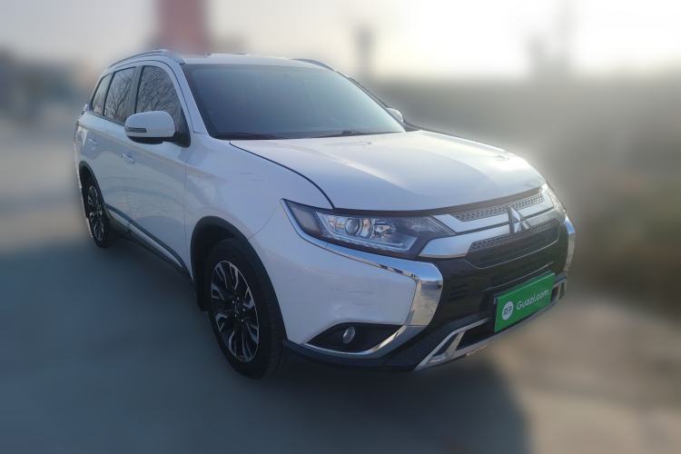 Used Mitsubishi Outlander 2020 2.0L Two-Wheel Drive Comfort Edition 7-Seater
