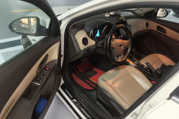 Used Chevrolet Cruze 2015 1.5L Classic SE AT Driver Seat