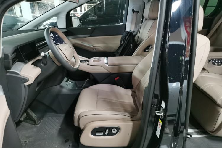 Used XPeng X9 2025 740 Ultra-Long Range Max
