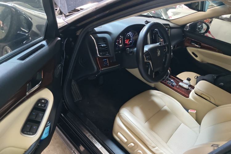Used Toyota Crown 2015 2.0T Fashion Edition
