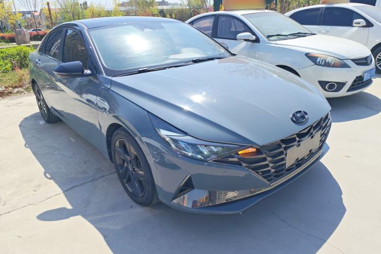 Used Hyundai Elantra 2022 1.5L CVT LUX Prestige Edition Front Right 45 Deg